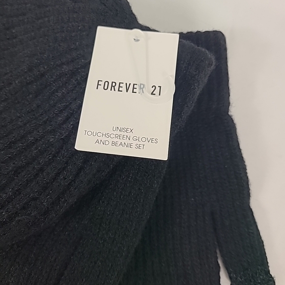 NEW Forever 21 Unisex Black Touchscreen Gloves and Beanie Set NWT $20 - Picture 2 of 6
